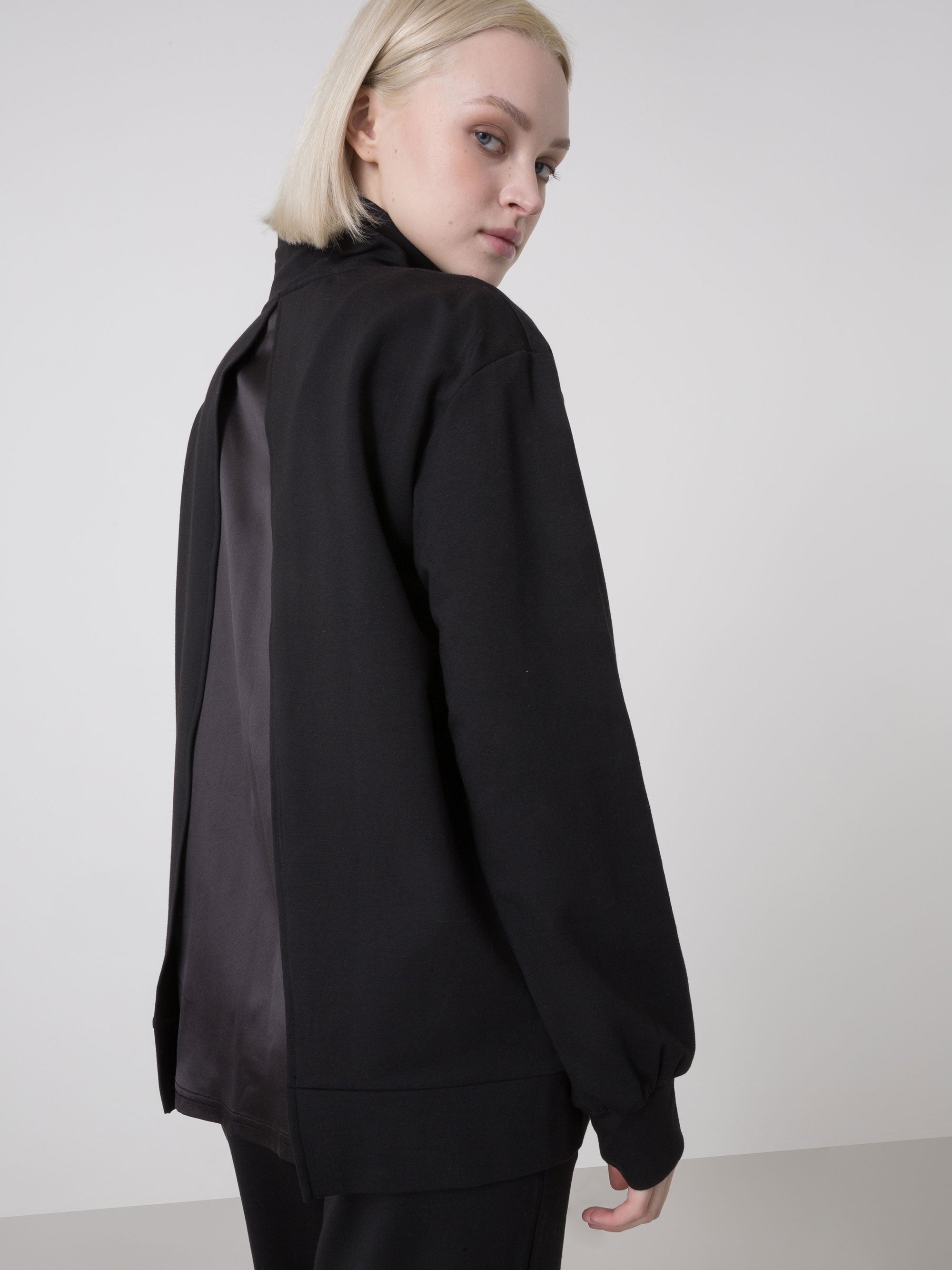 DÁMSKÁ MIKINA FULL ZIP Z MODALU DIMENSIONE DANZA OVERSIZE S VYSOKÝM LÍMCEM A SATÉNOVÝM DETAIL