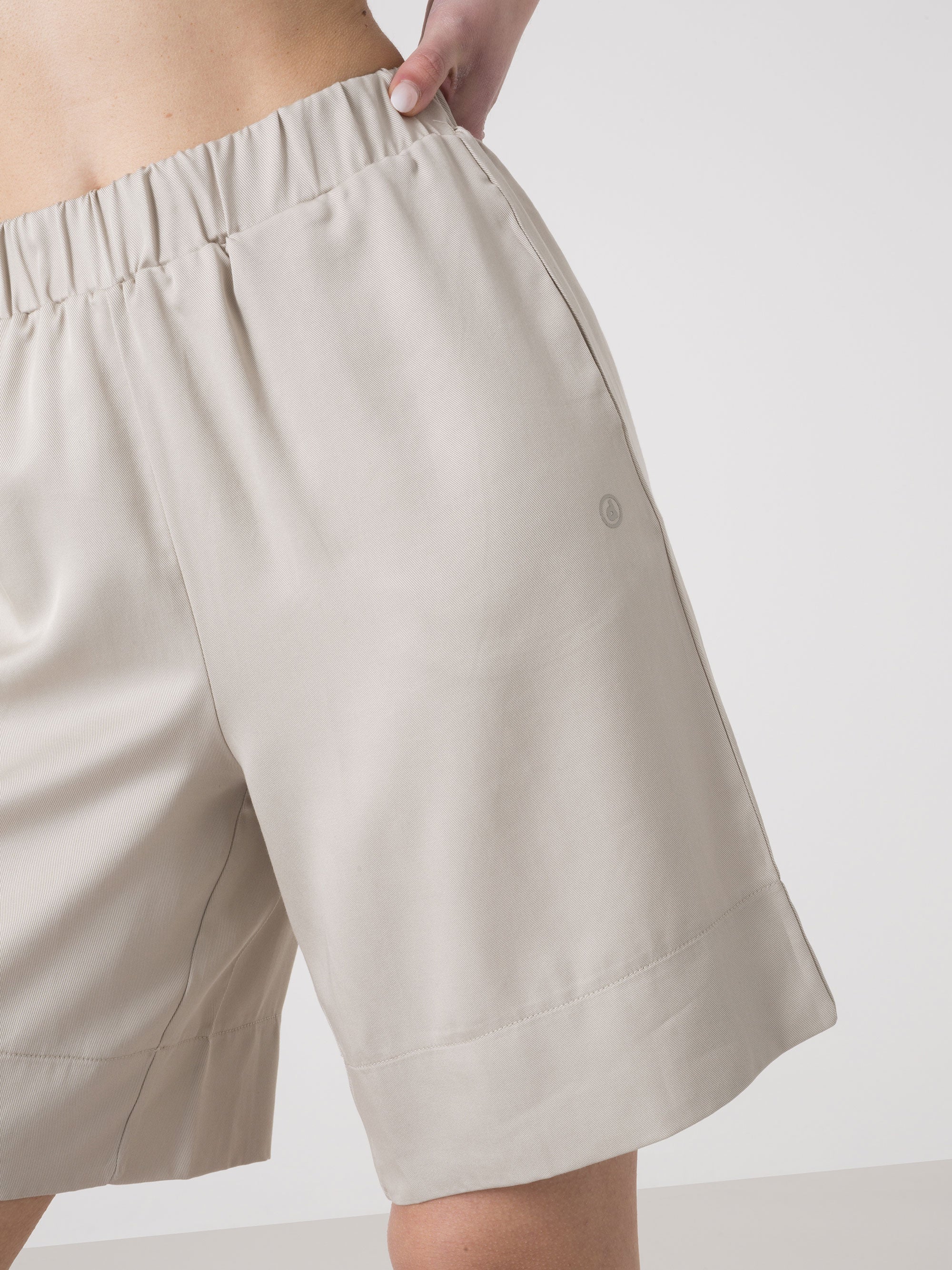 DIMENSIONE DANZA BERMUDA DONNA IN TENCEL CON VITA ELASTICA E TASCHE LATERALI