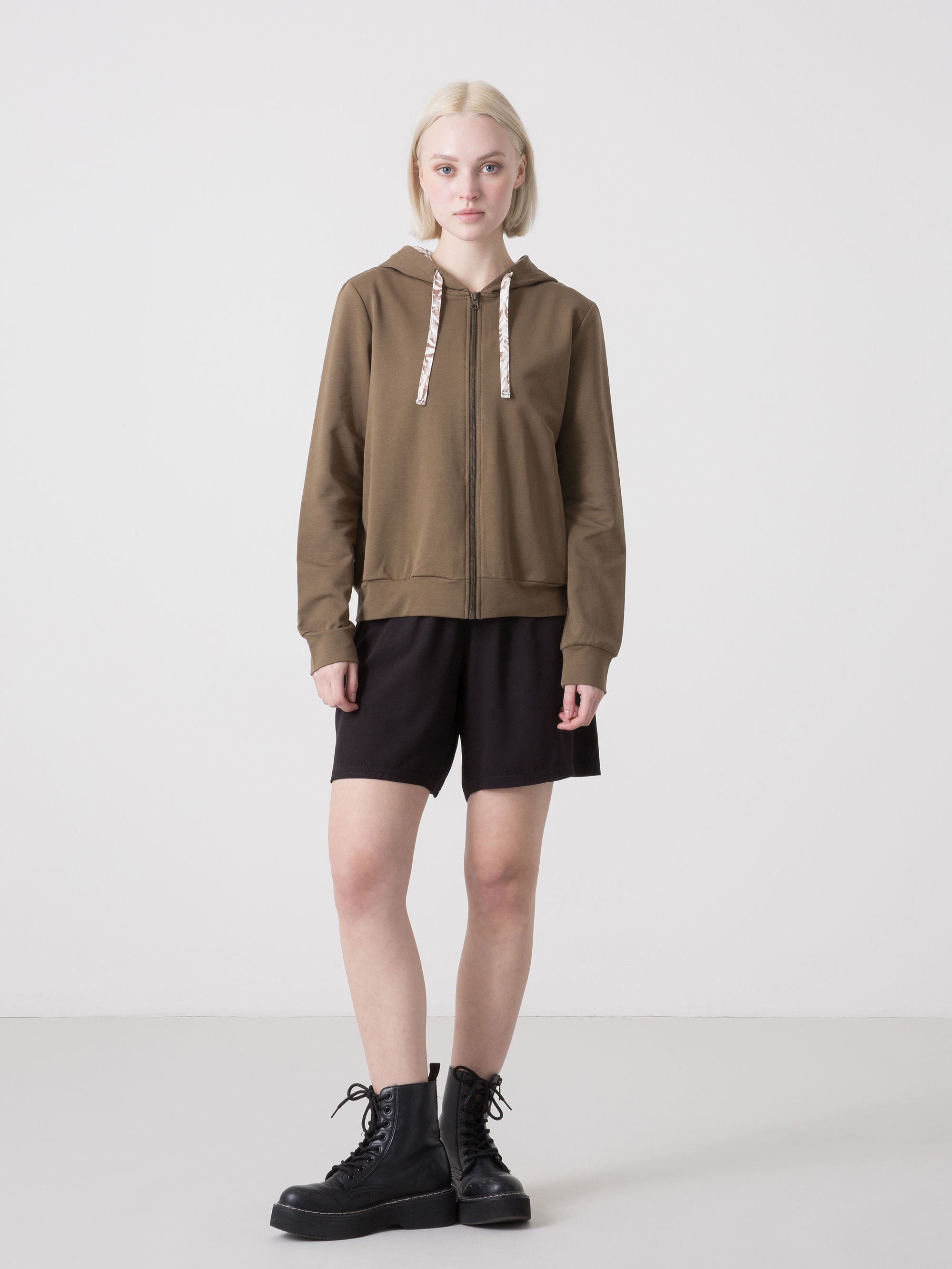 DÁMSKÁ MIKINA DIMENSIONE DANZA S CELOPODÉLNÝM ZIPEM, KAPUCÍ, STREČEM A ANIMALIER DETAILY