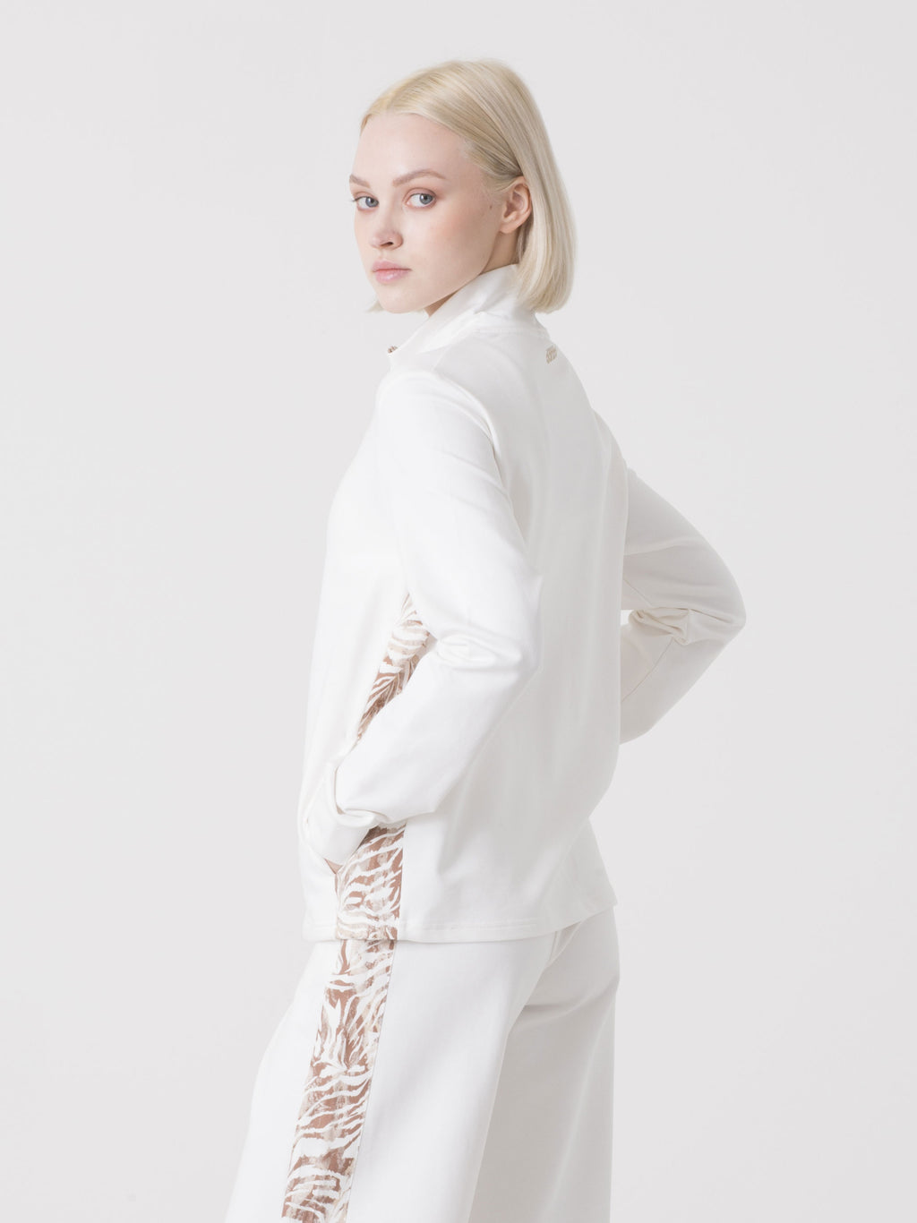 ŽENSKA MAJICA DIMENSIONE DANZA FULL ZIP STRETCH S UMETCIMA S ANIMAL PRINTOM