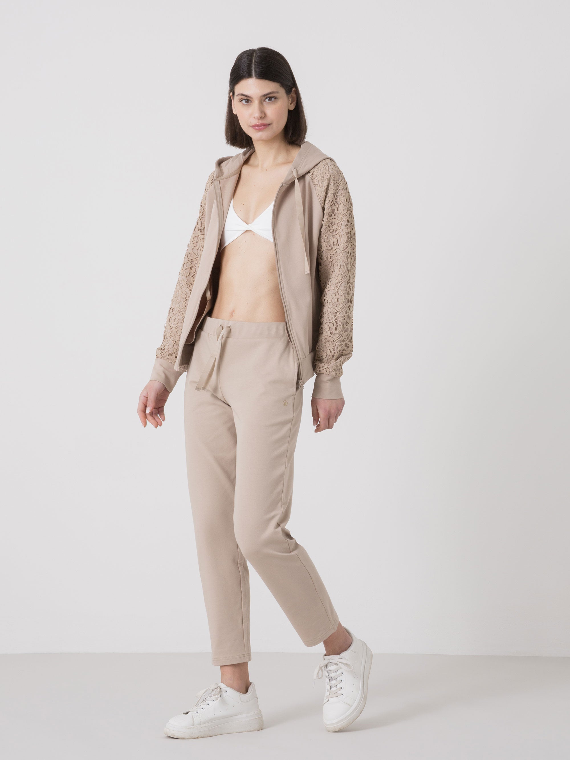 DÁMSKÉ STREČOVÉ TEPLÁKOVÉ KALHOTY DIMENSIONE DANZA SE ŠŇŮRKOU A ROVNÝM STŘIHEM