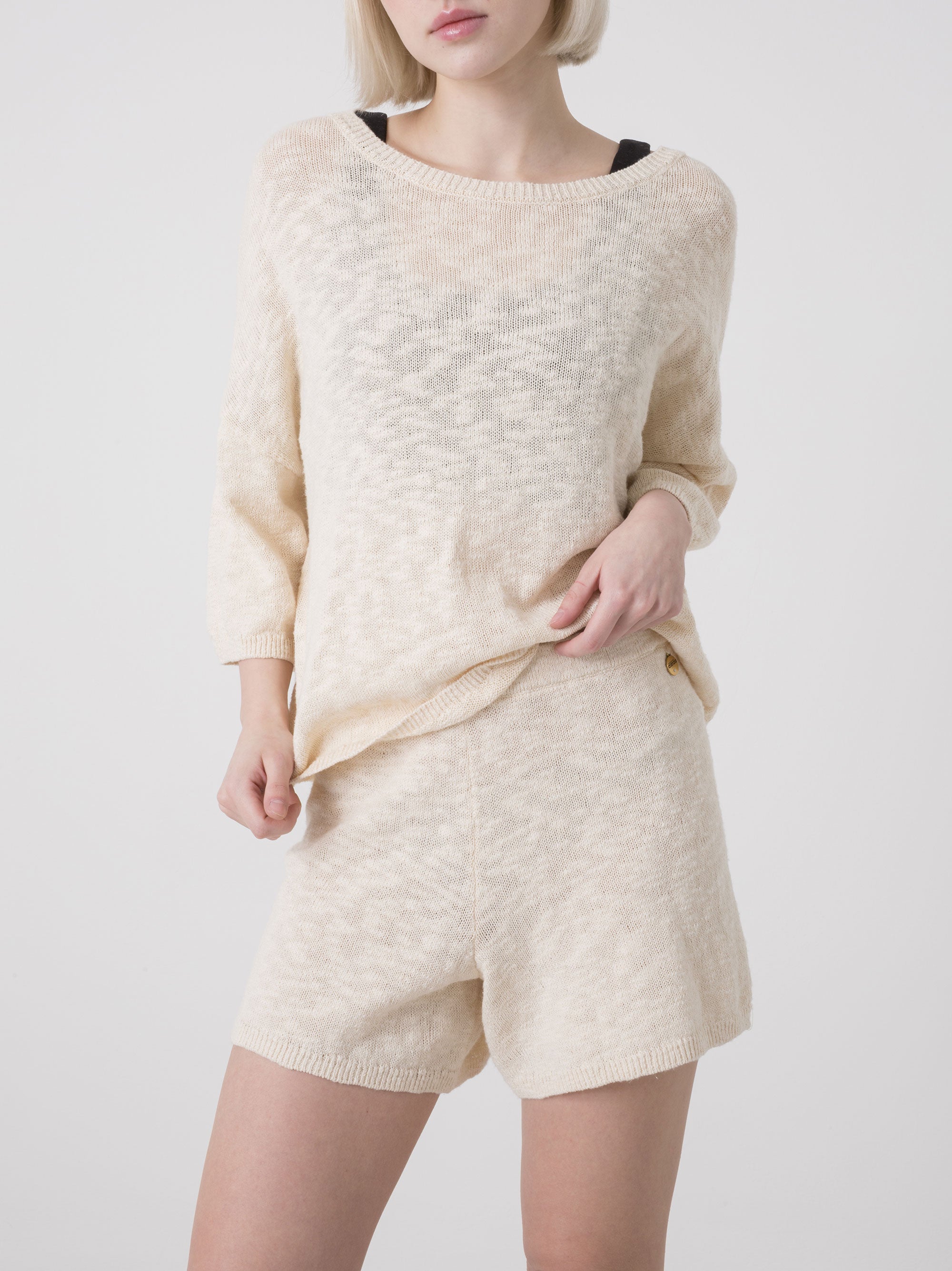 SHORTS DONNA IN MAGLIA DIMENSIONE DANZA DAL TAGLIO ESSENZIALE