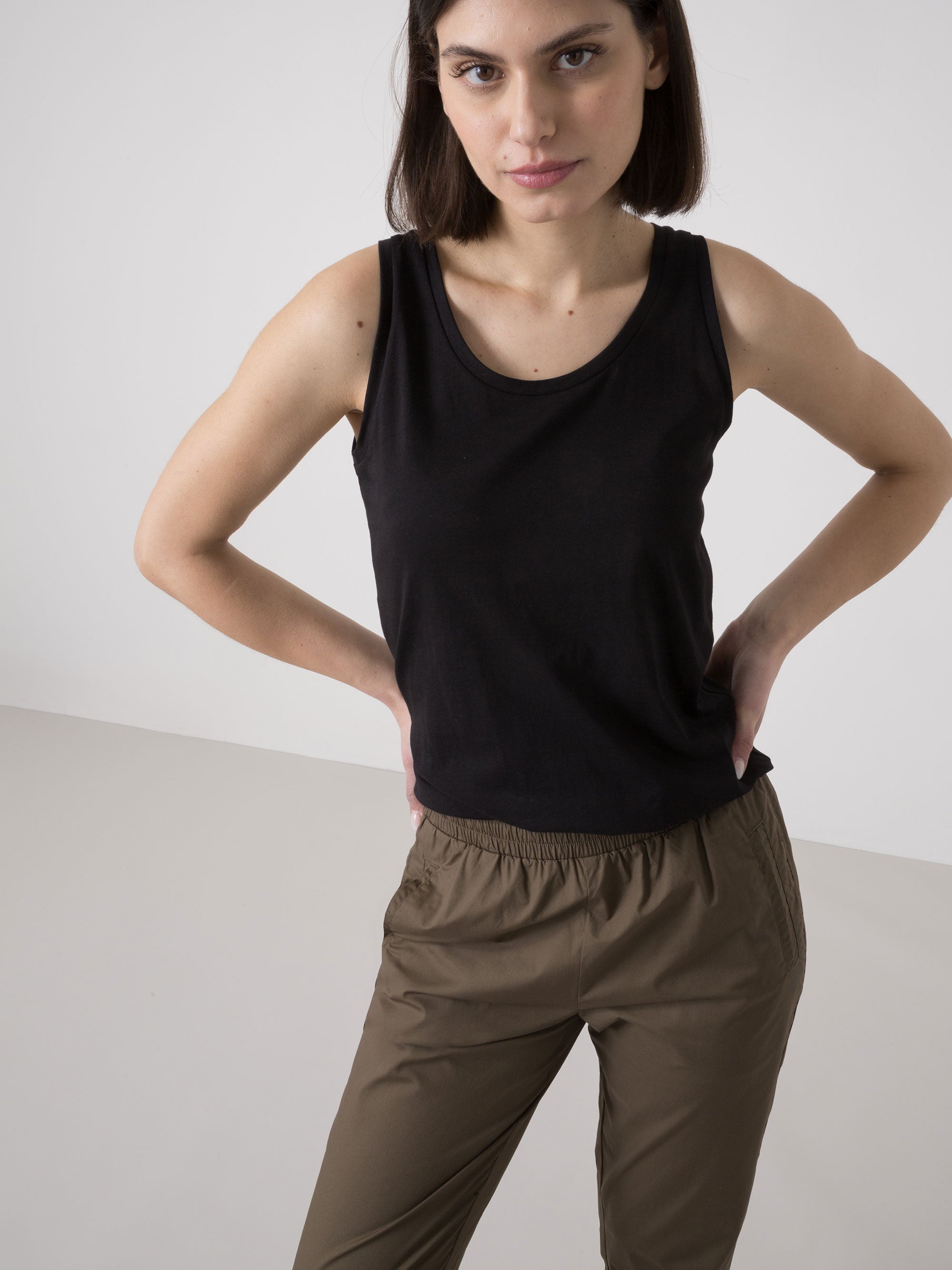 DÁMSKÉ POPELÍNOVÉ KALHOTY DIMENSIONE DANZA S ELASTICKÝM PASEM A KAPSY