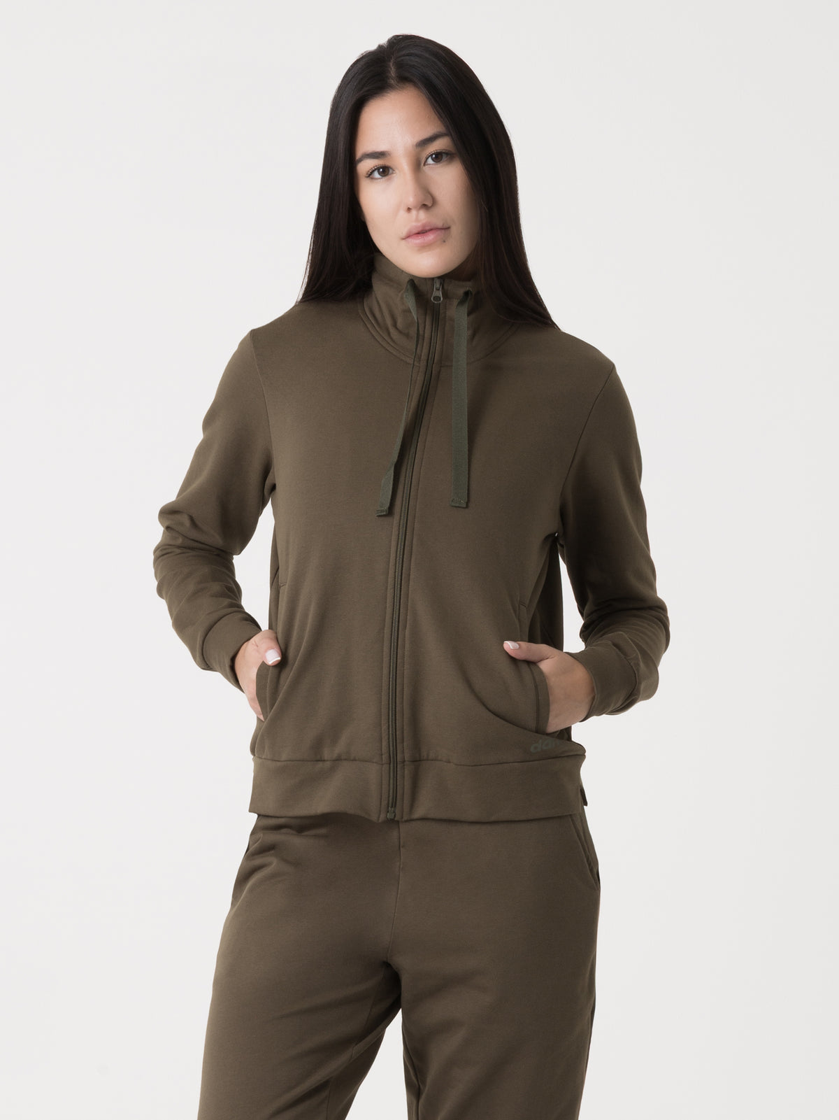 Item image: 41D100F98    Color: GQ00    