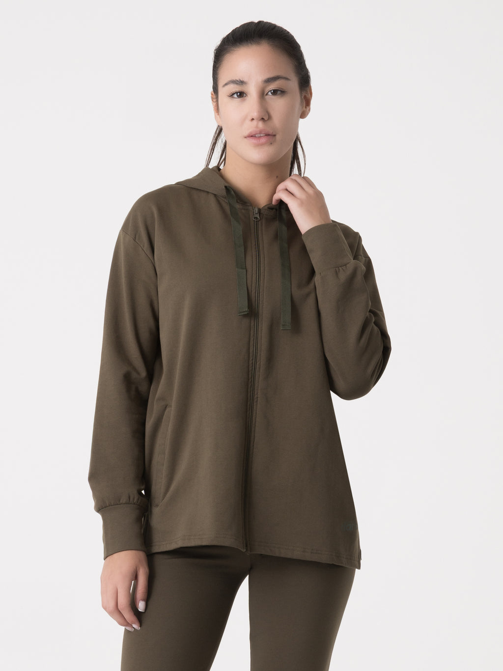 Item image: 41D116F98    Color: GQ00    