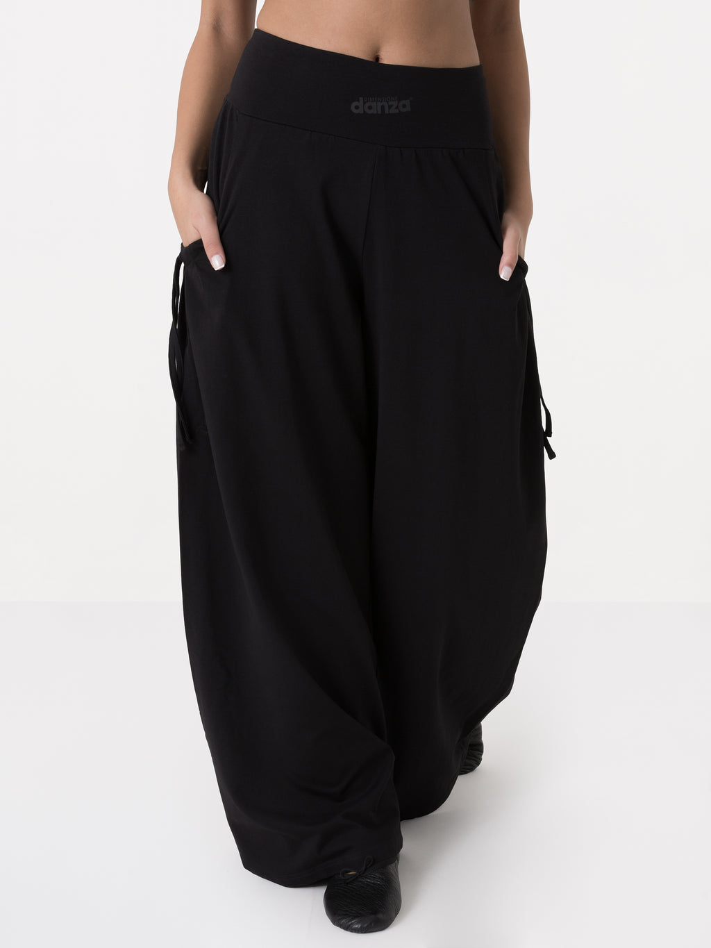 Item image: 41D134J84    Color: 2000    