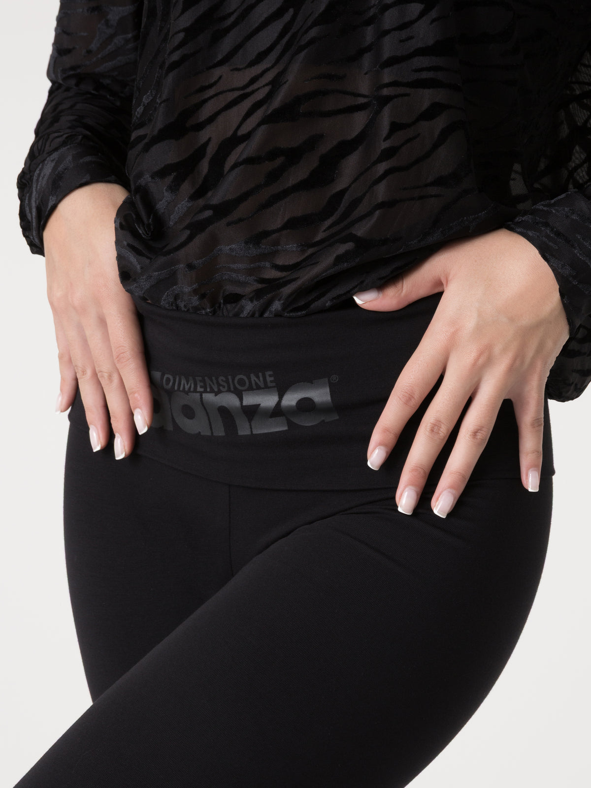 Item image: 41D139J00    Color: 2000    