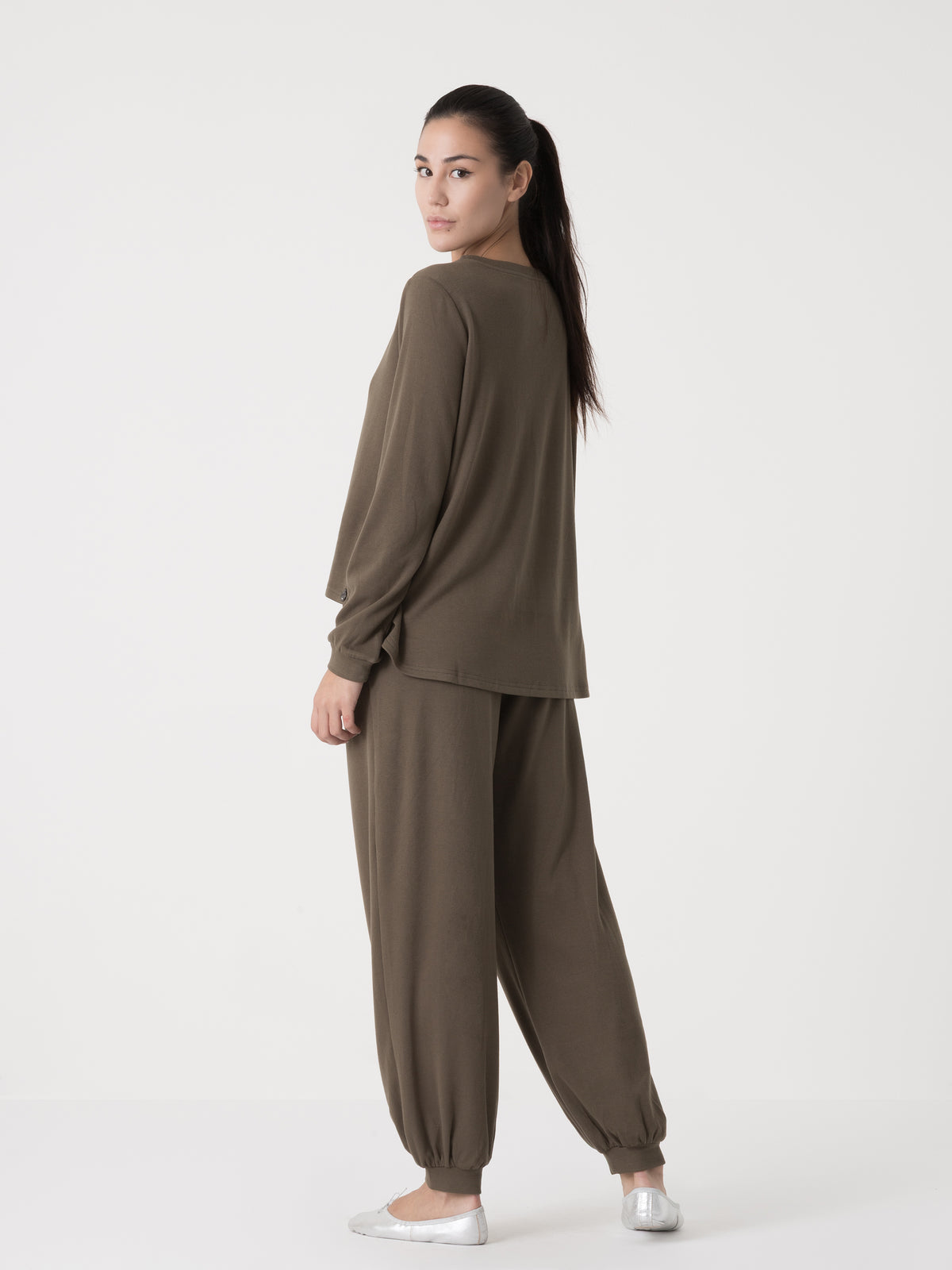 Item image: 41D208R33    Color: GQ00    
