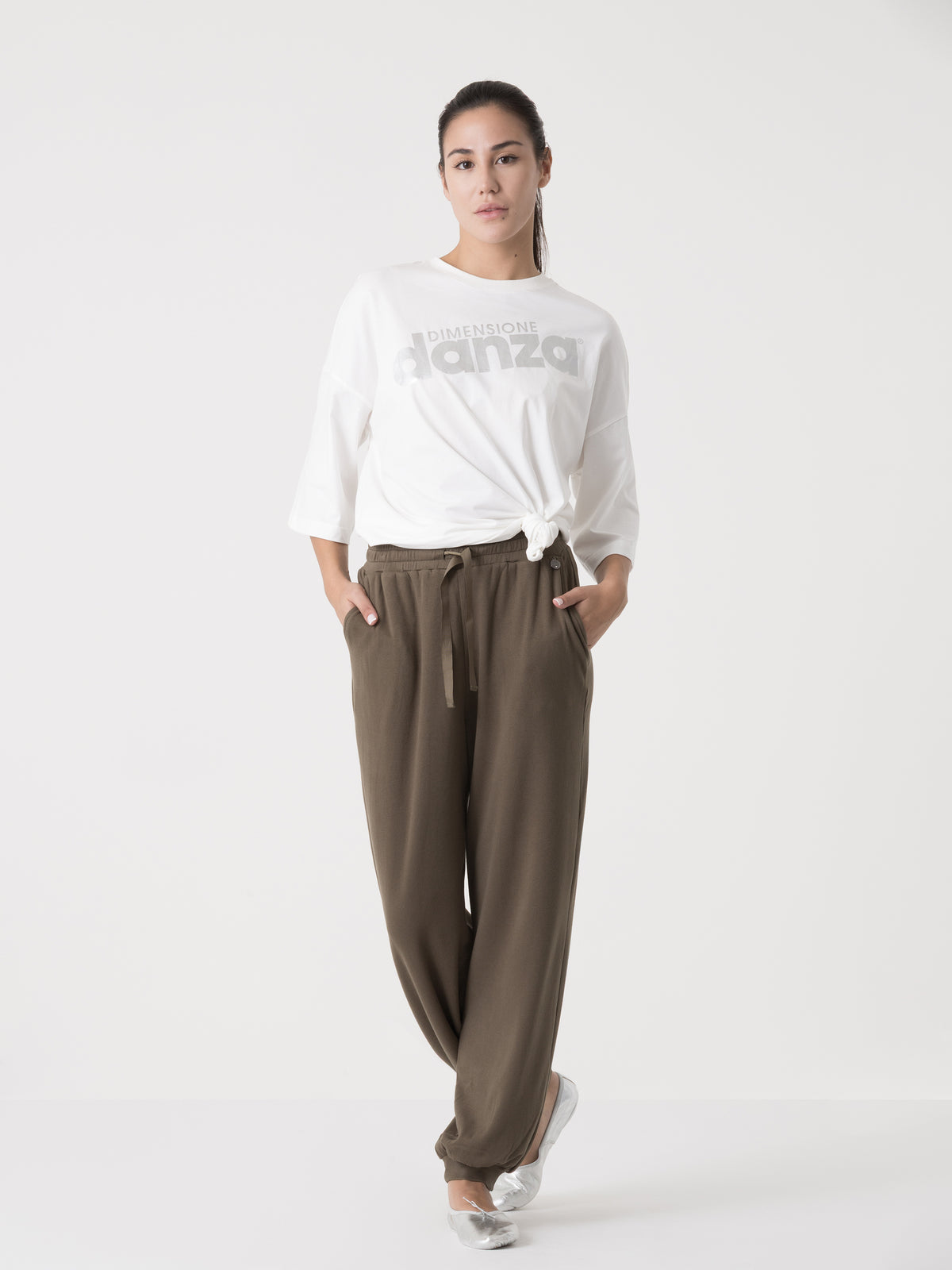 Item image: 41D209R33    Color: GQ00    