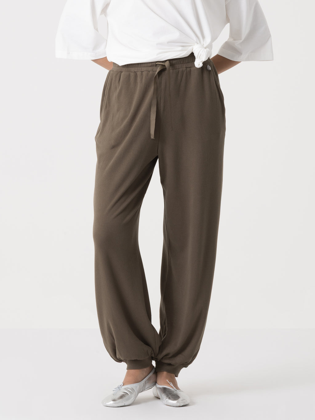 Item image: 41D209R33    Color: GQ00    