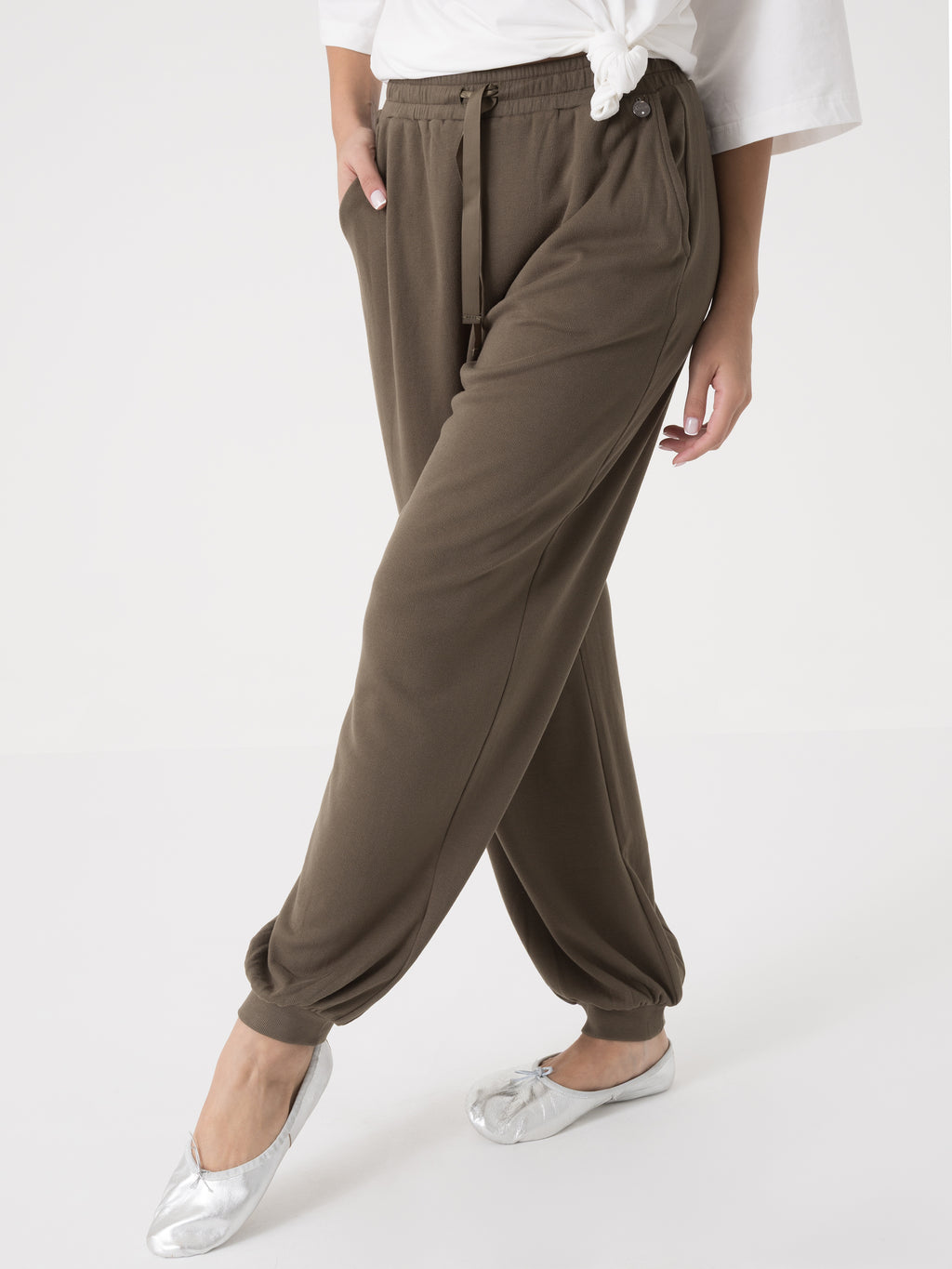 Item image: 41D209R33    Color: GQ00    