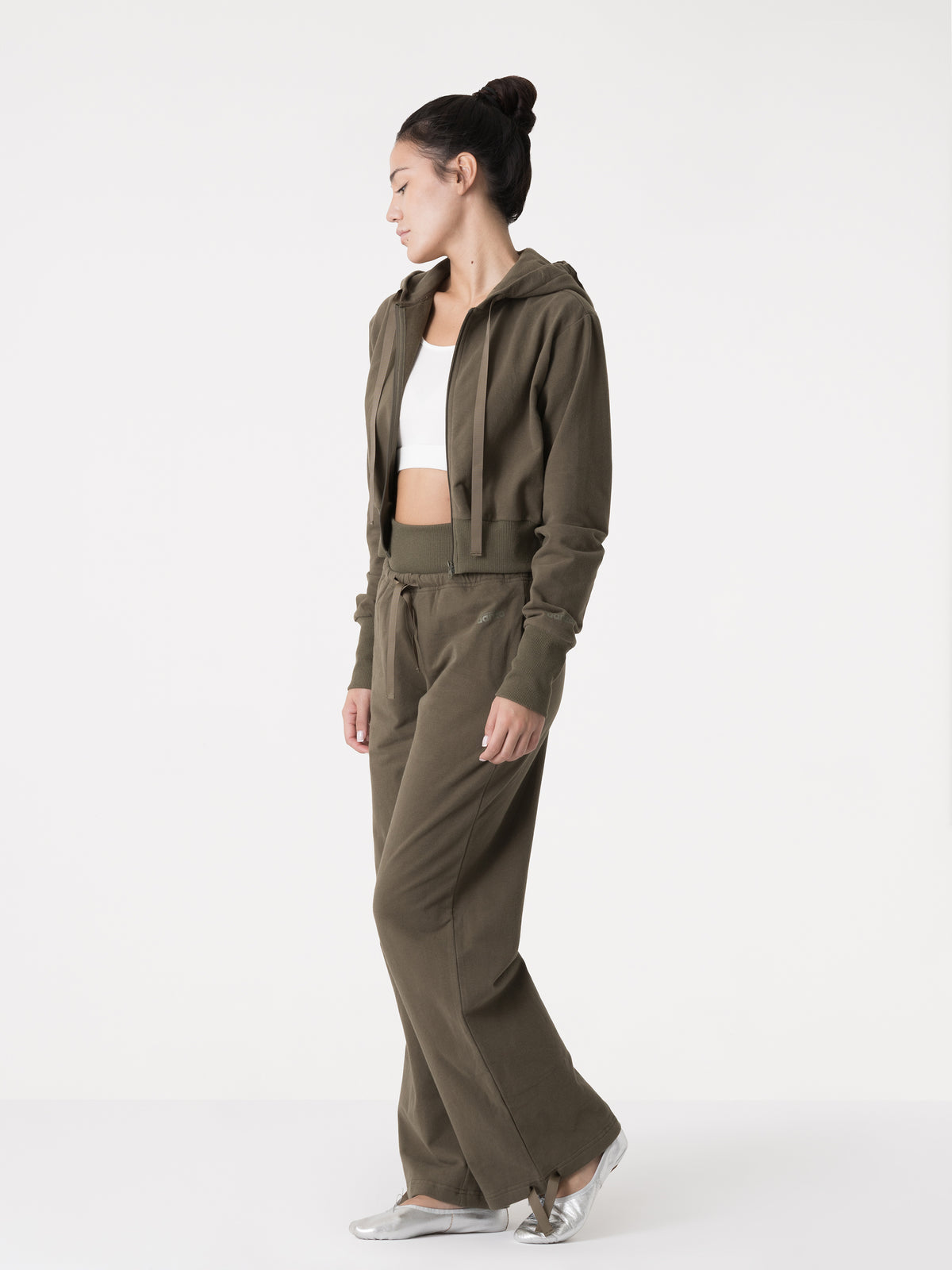 Item image: 41D210F28    Color: GQ00    