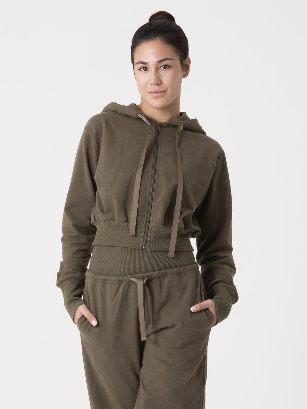 Item image: 41D210F28    Color: GQ00    