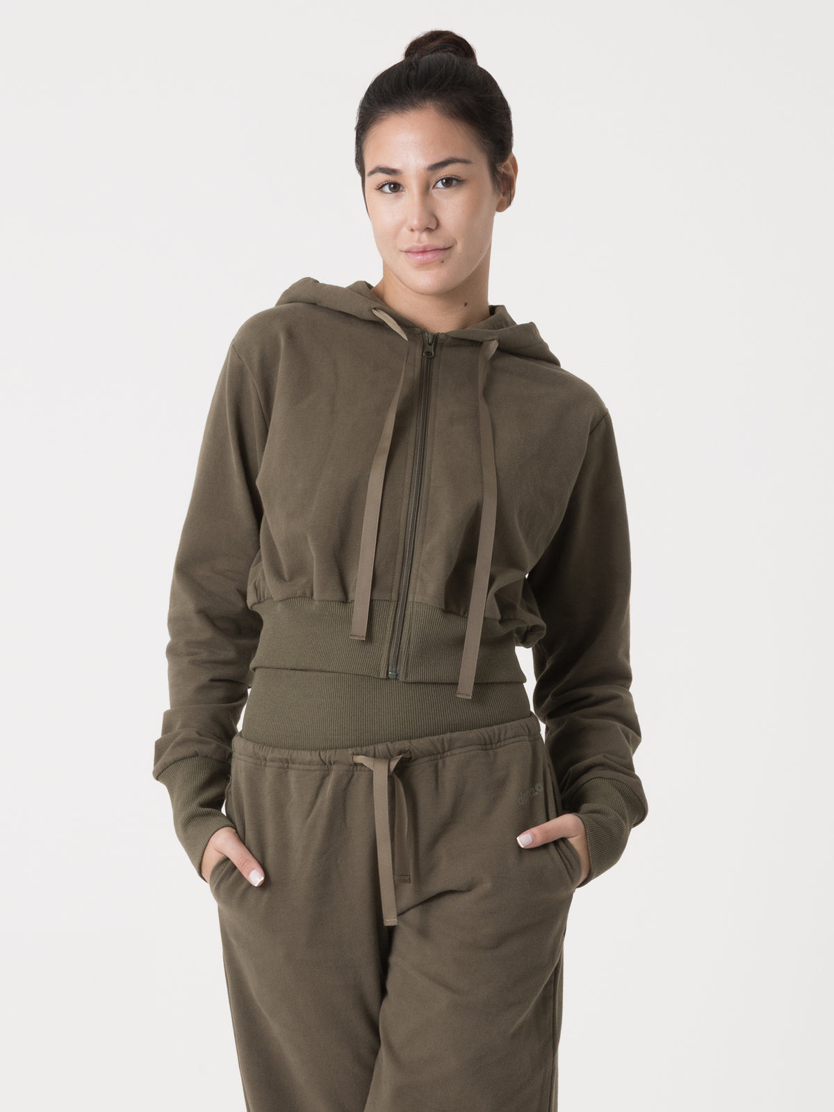 Item image: 41D210F28    Color: GQ00    
