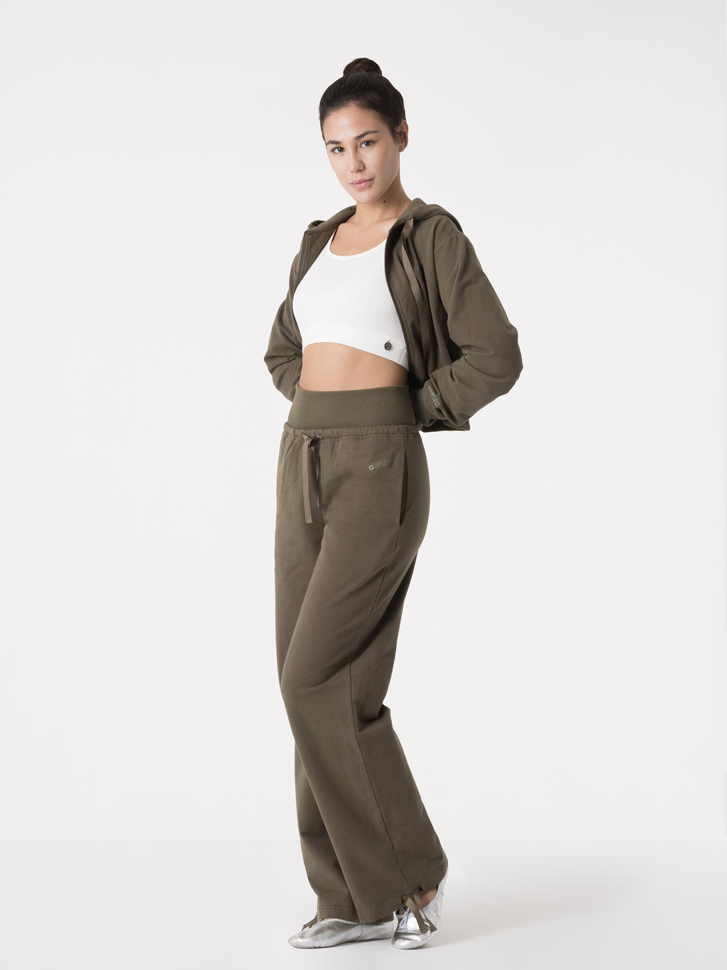 Item image: 41D211F28    Color: GQ00    