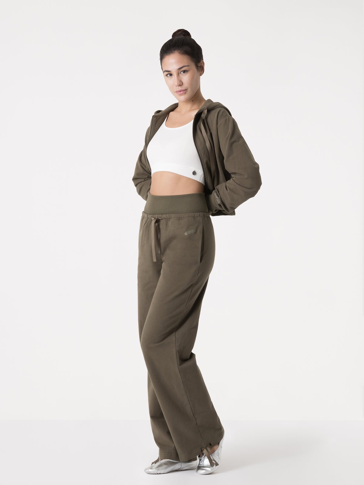 Item image: 41D211F28    Color: GQ00    