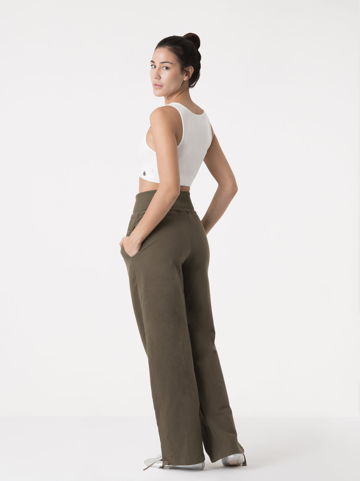 Item image: 41D211F28    Color: GQ00    