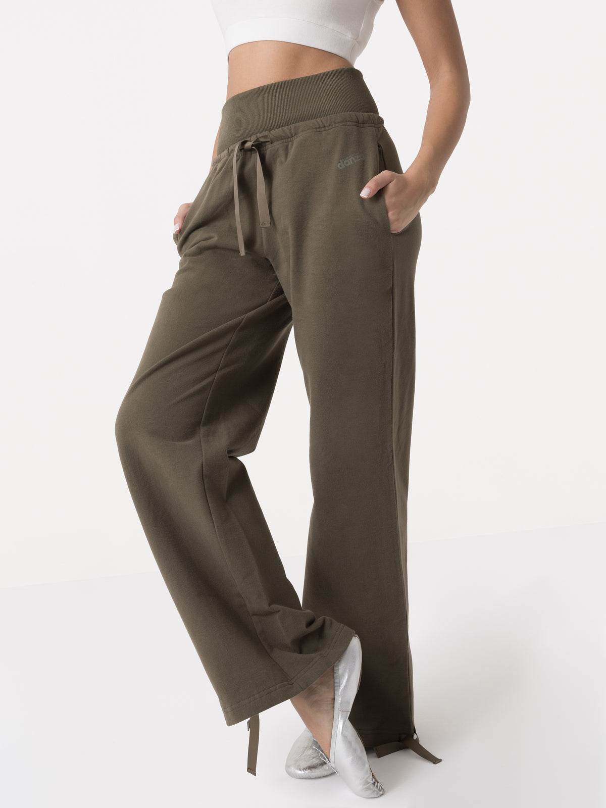 Item image: 41D211F28    Color: GQ00    
