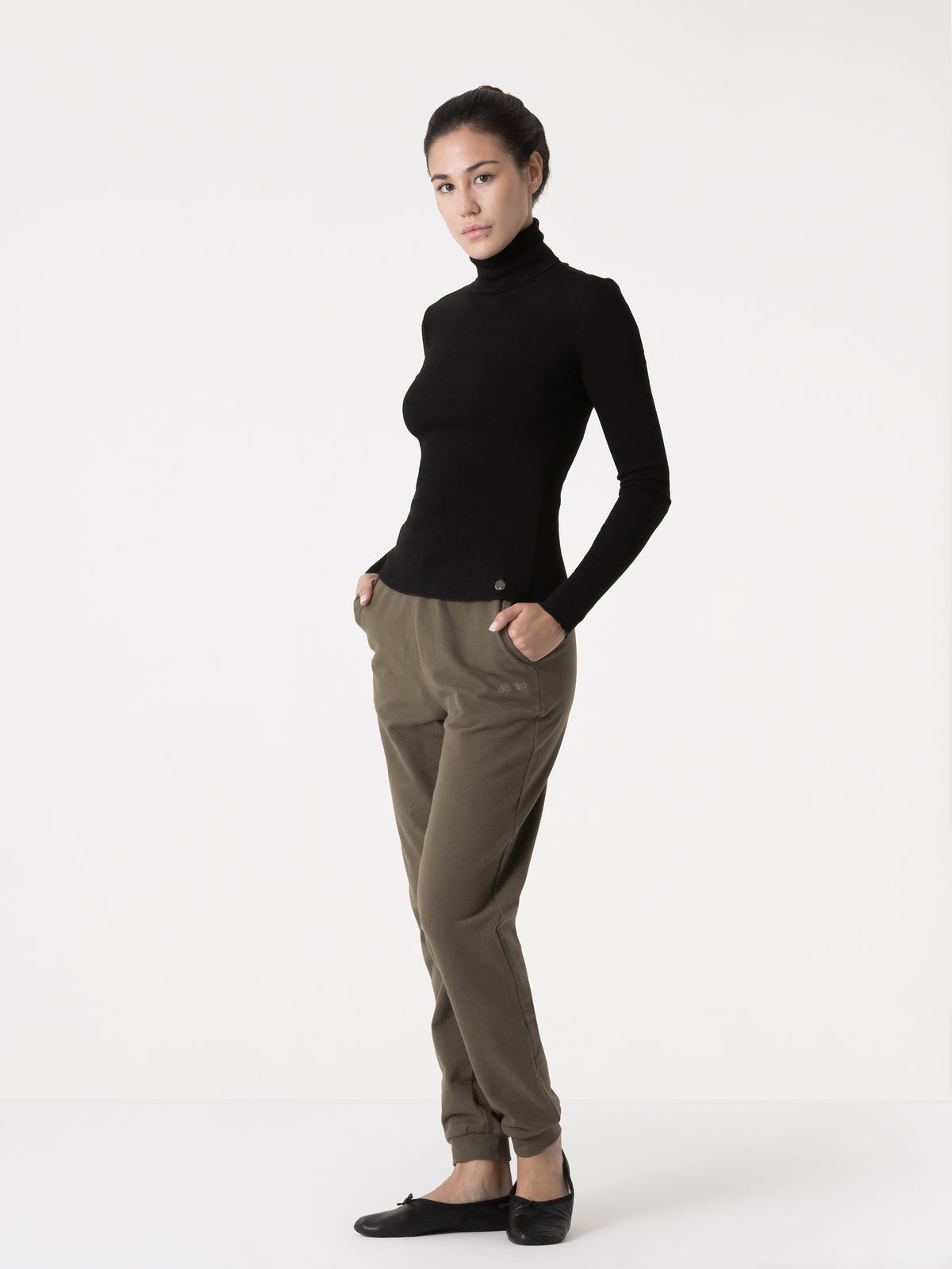 Item image: 41D214F28    Color: GQ00    