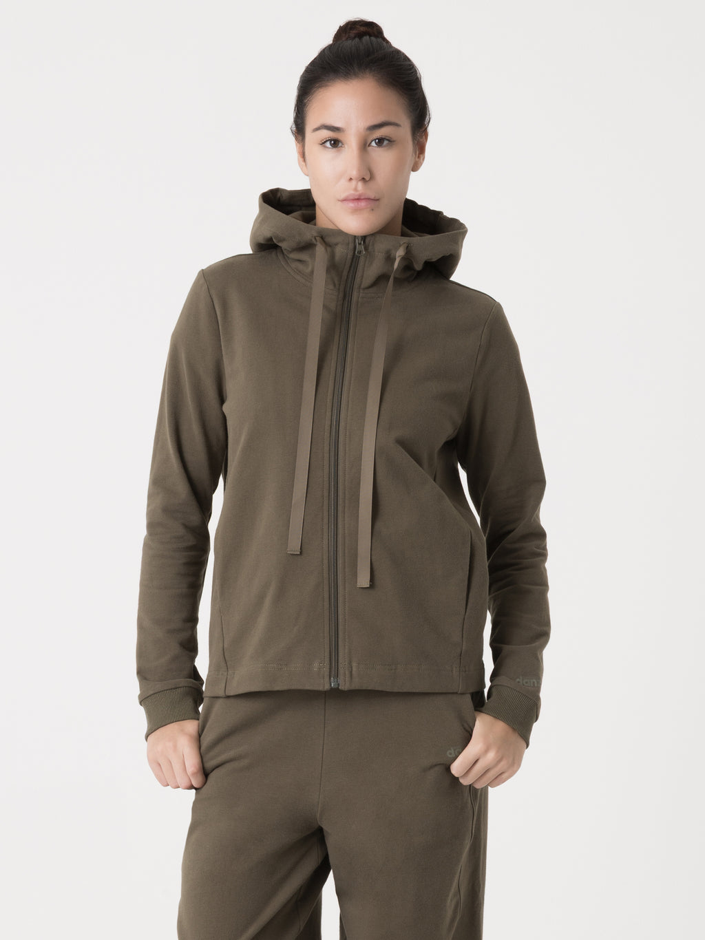 Item image: 41D216F28    Color: GQ00    