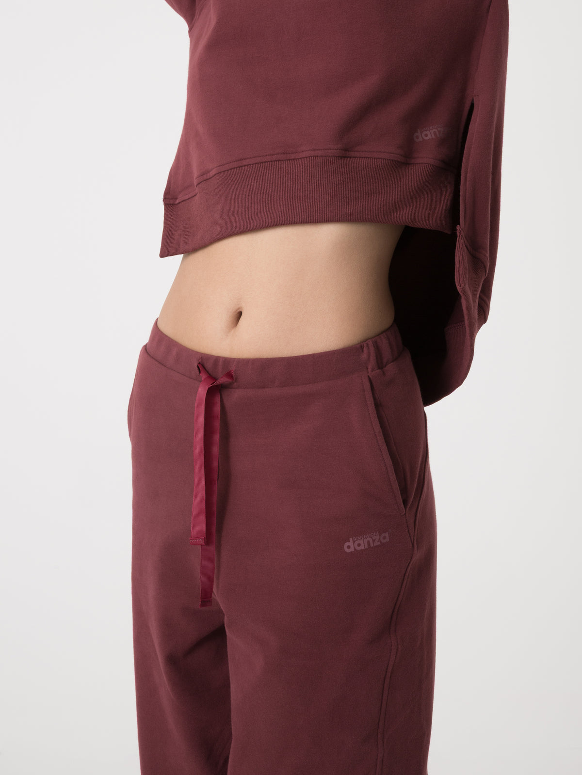Item image: 41D219F28    Color: R900    