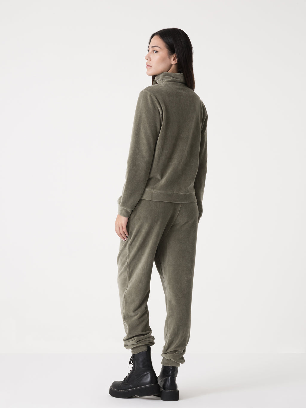 Item image: 41D234E86    Color: GQ00    