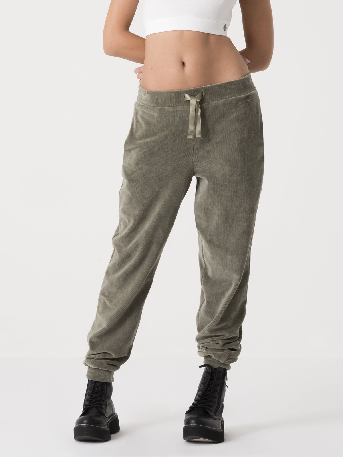 Item image: 41D235E86    Color: GQ00    