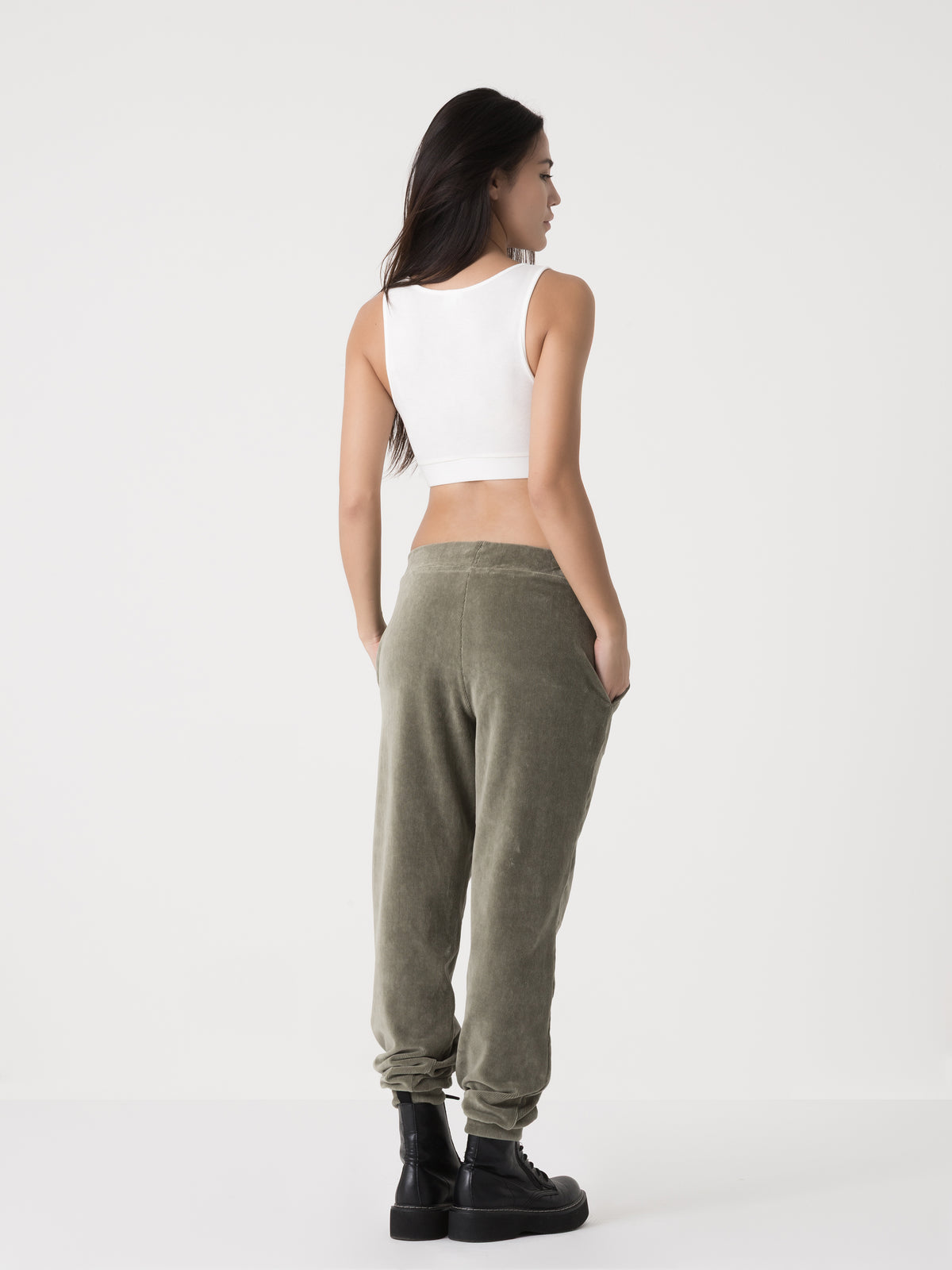 Item image: 41D235E86    Color: GQ00    