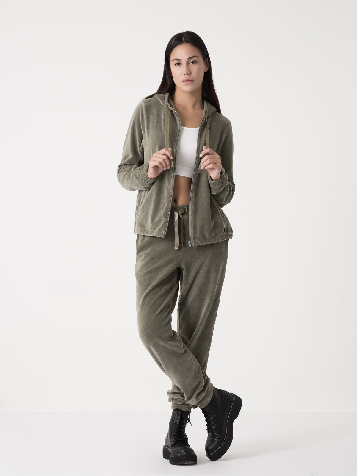 Item image: 41D237E86    Color: GQ00    