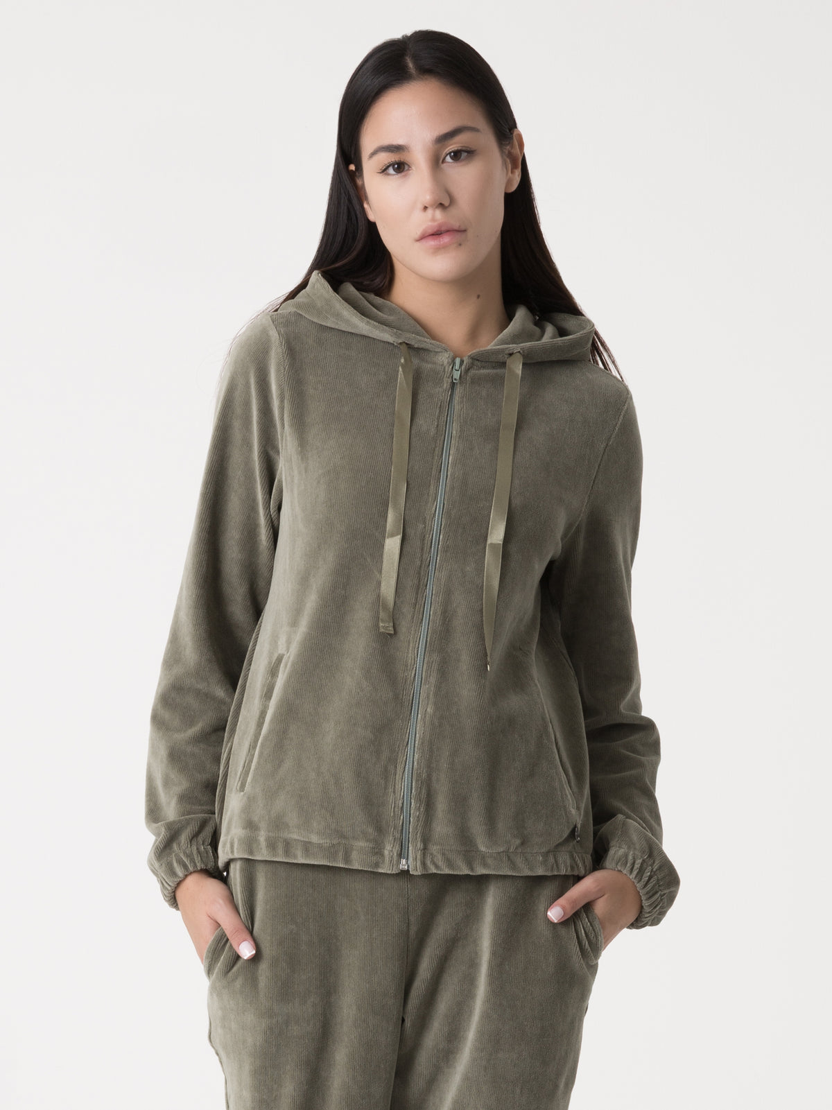 Item image: 41D237E86    Color: GQ00    