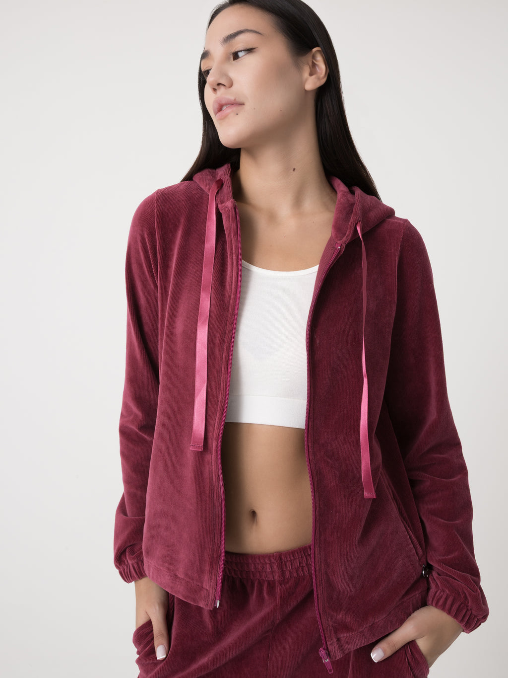 Item image: 41D237E86    Color: R900    