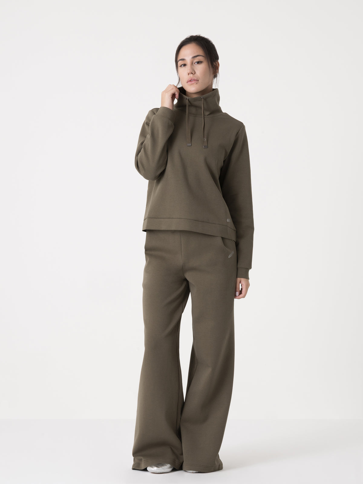 Item image: 41D256I20    Color: GQ00    