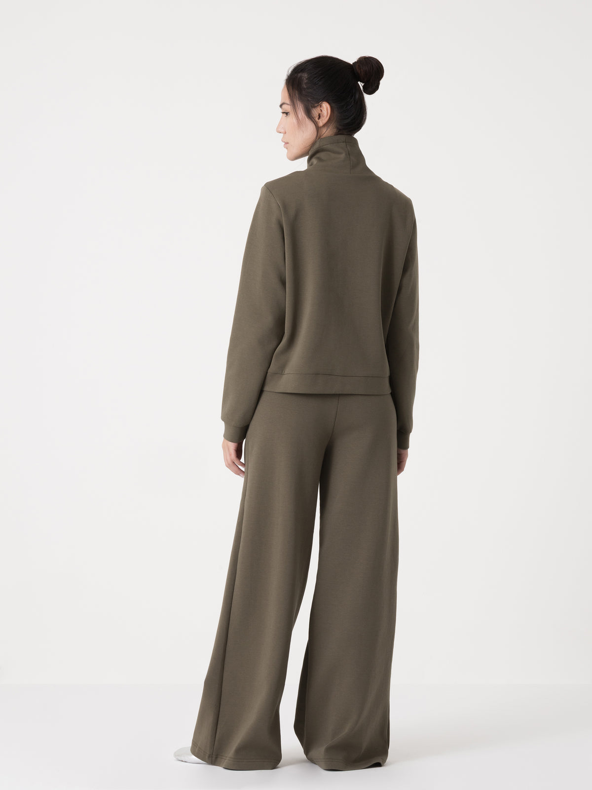 Item image: 41D256I20    Color: GQ00    