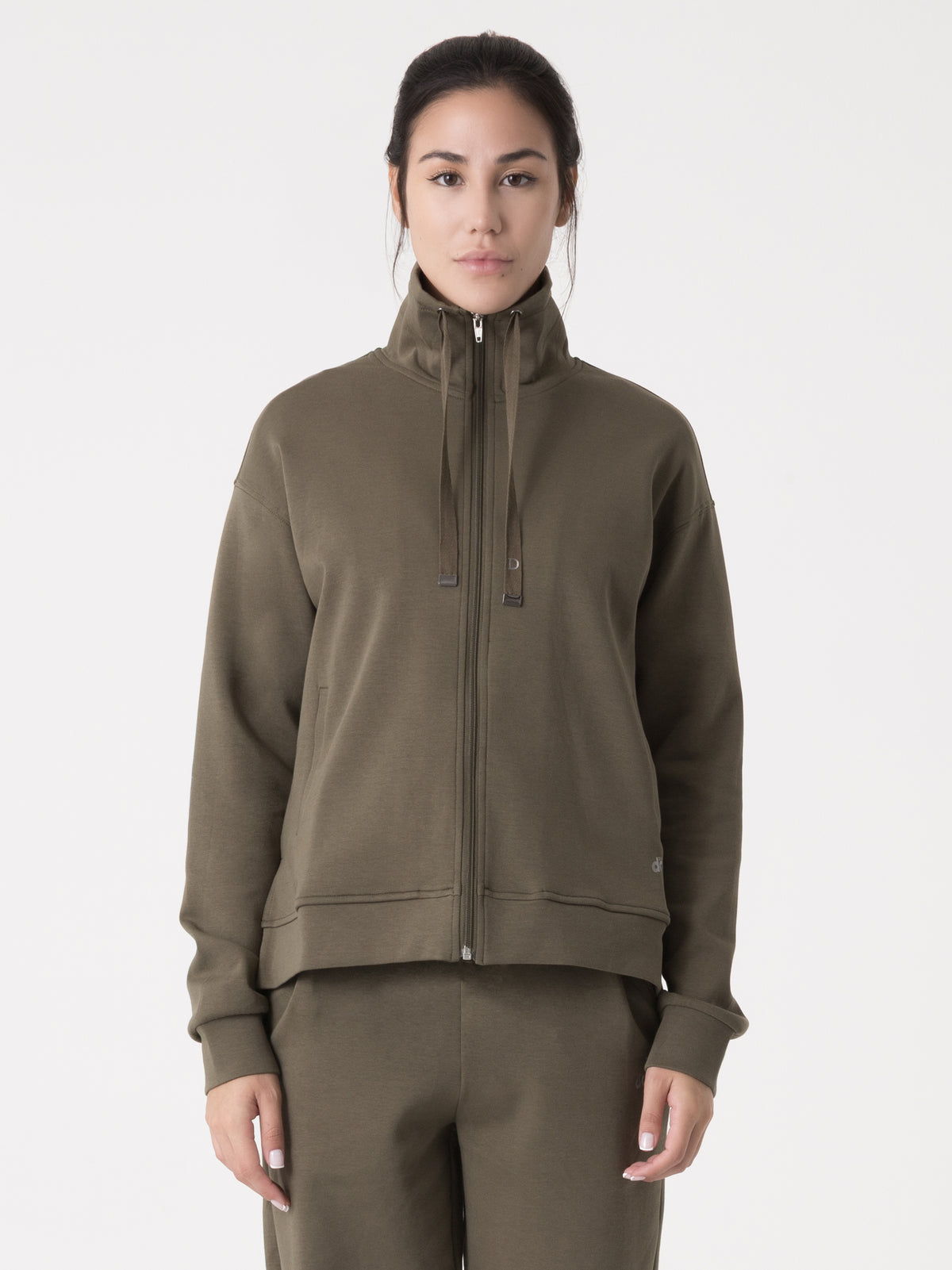 Item image: 41D257I20    Color: GQ00    