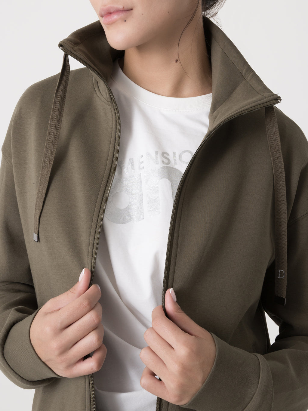 Item image: 41D257I20    Color: GQ00    