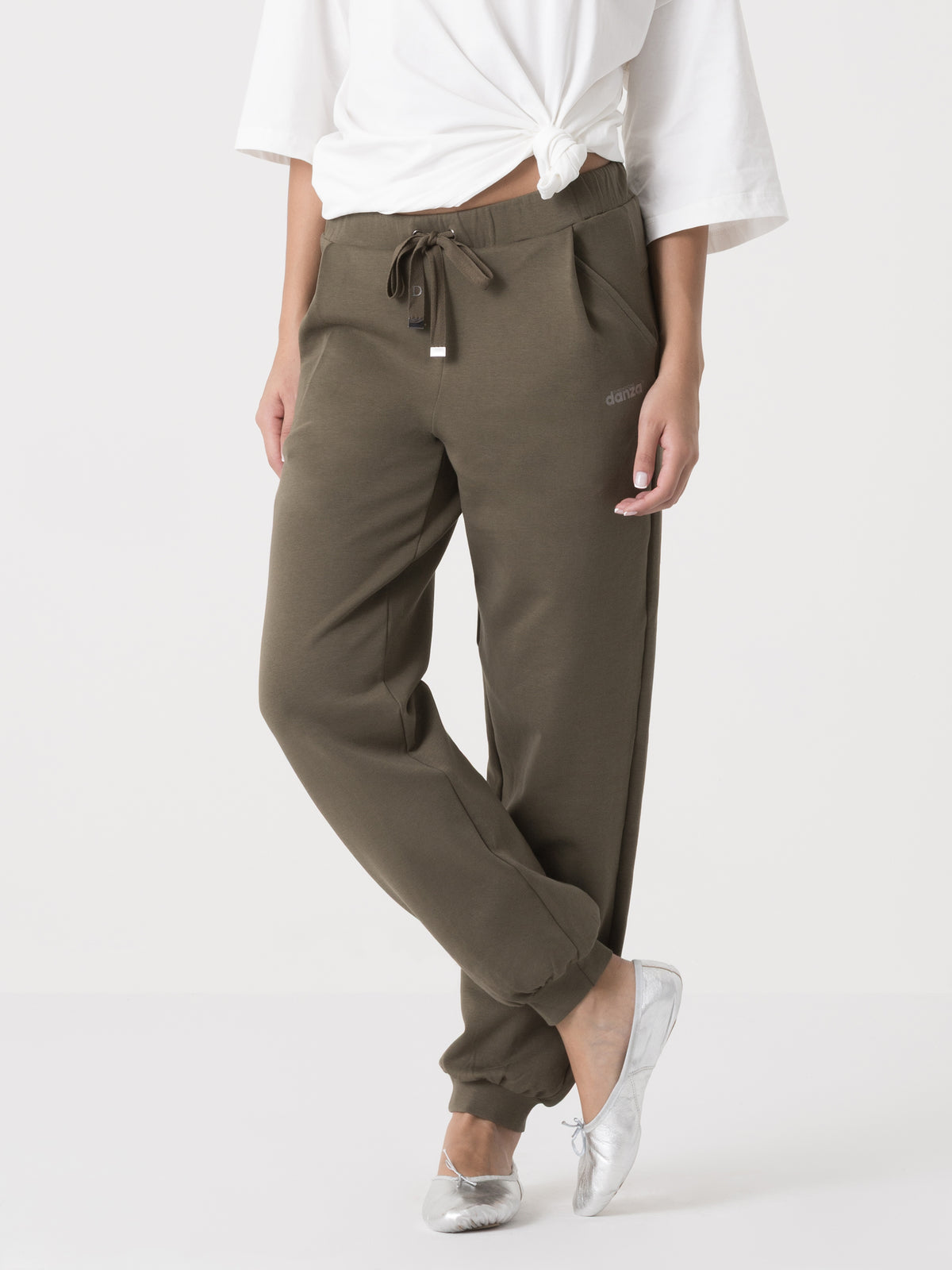 Item image: 41D258I20    Color: GQ00    
