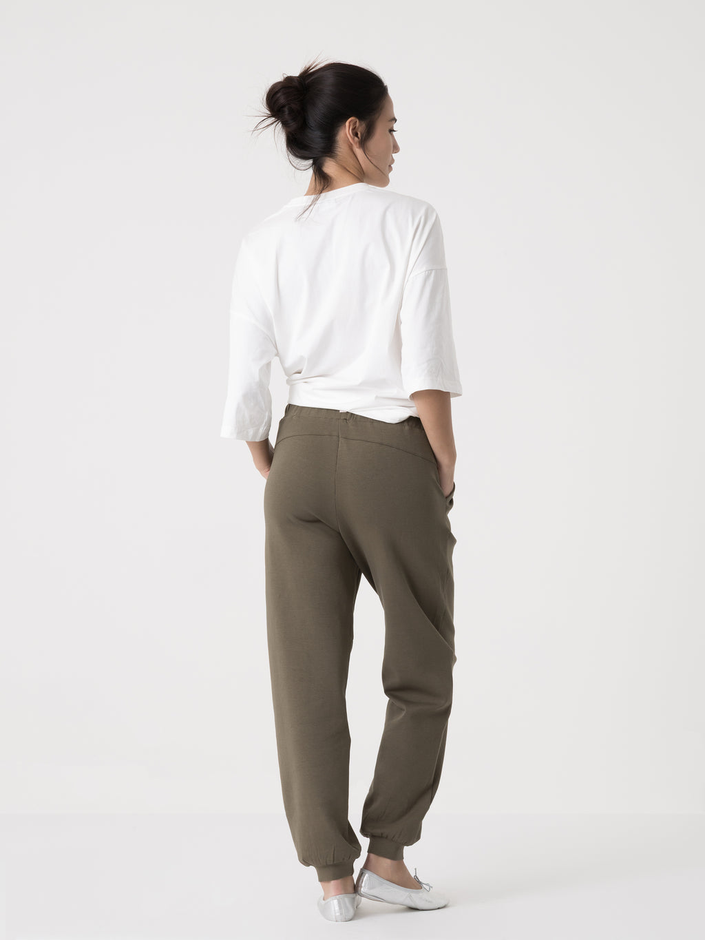 Item image: 41D258I20    Color: GQ00    