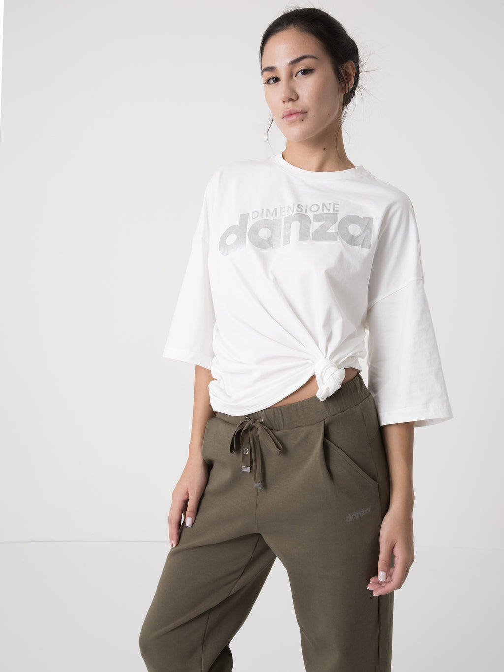 Item image: 41D258I20    Color: GQ00    