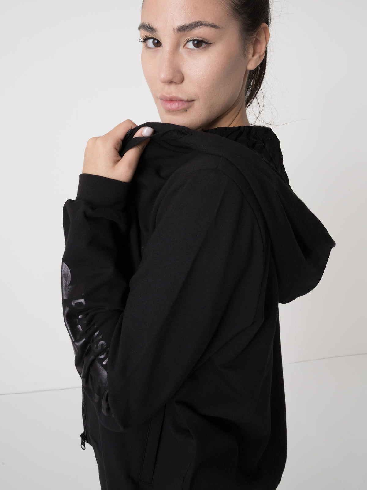 Item image: 41D264D90    Color: 2000    