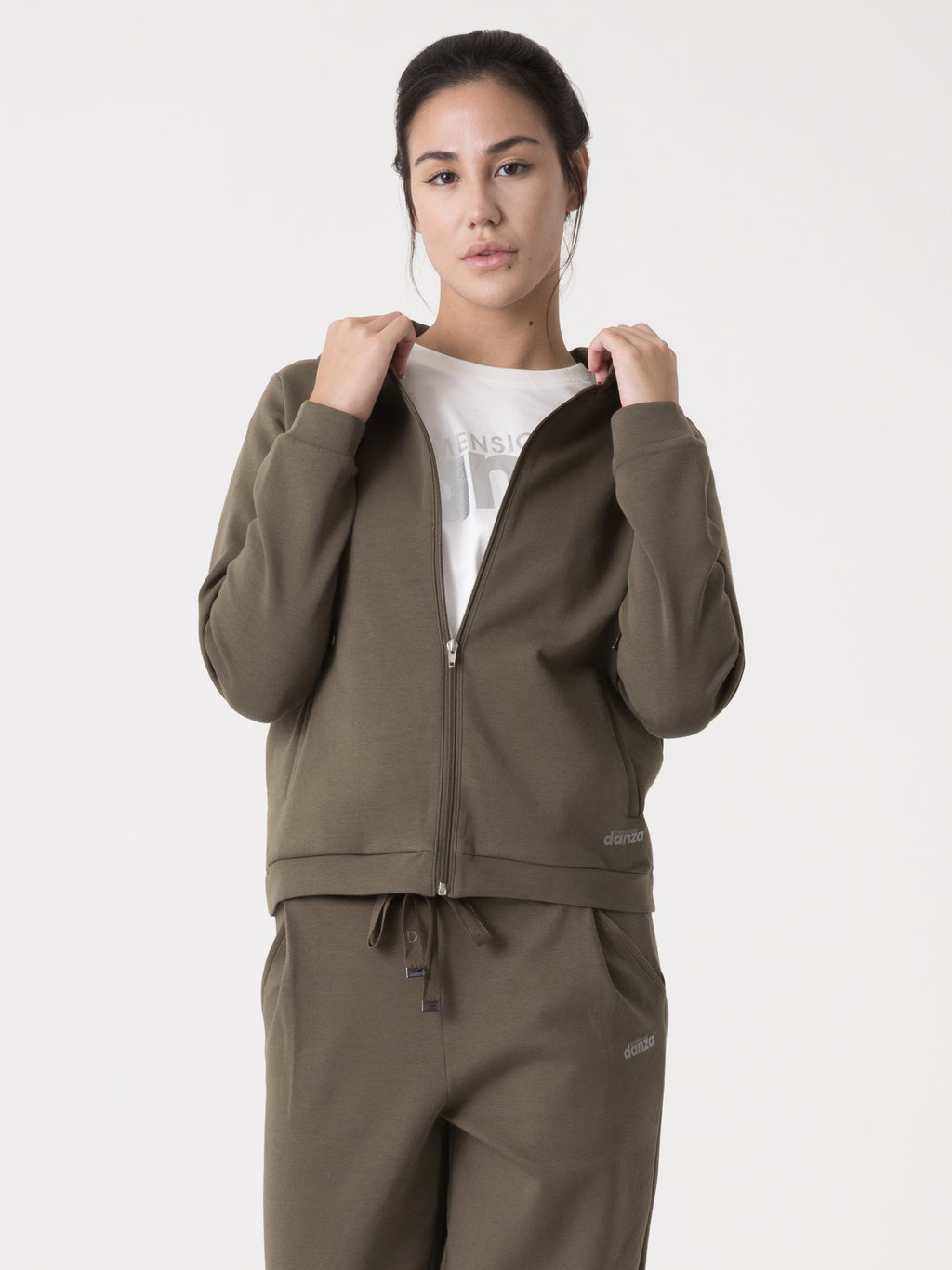 Item image: 41D273I20    Color: GQ00    