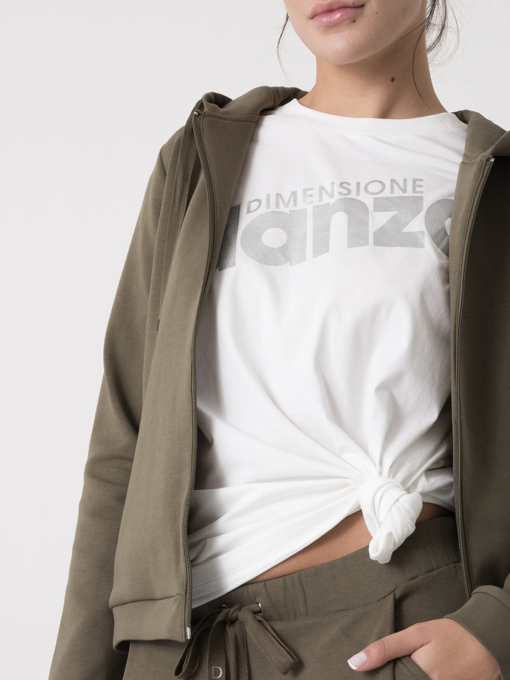 Item image: 41D273I20    Color: GQ00    