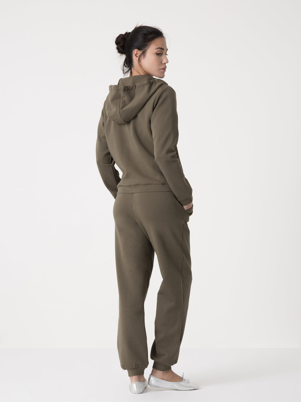 Item image: 41D273I20    Color: GQ00    