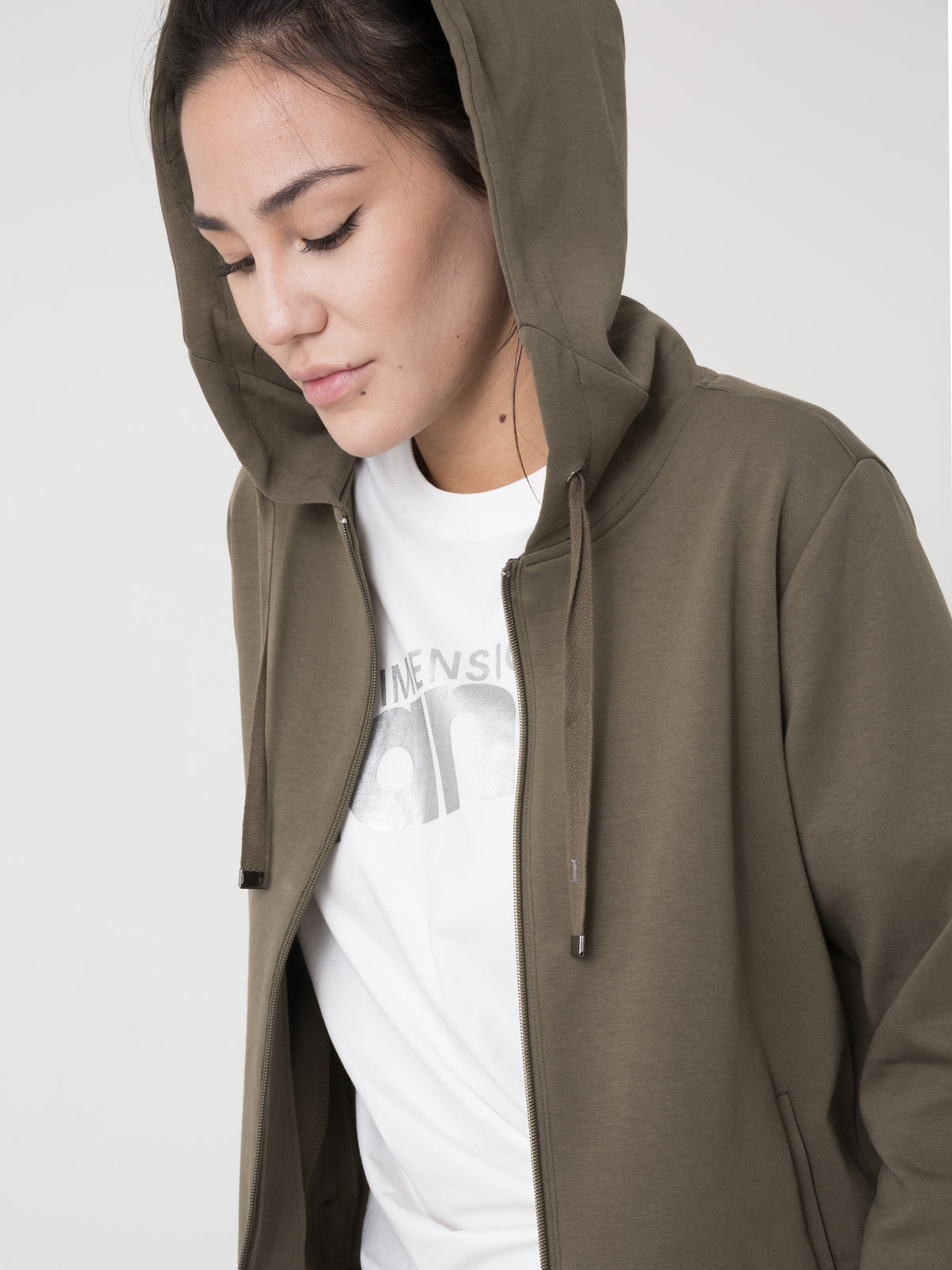 Item image: 41D273I20    Color: GQ00    