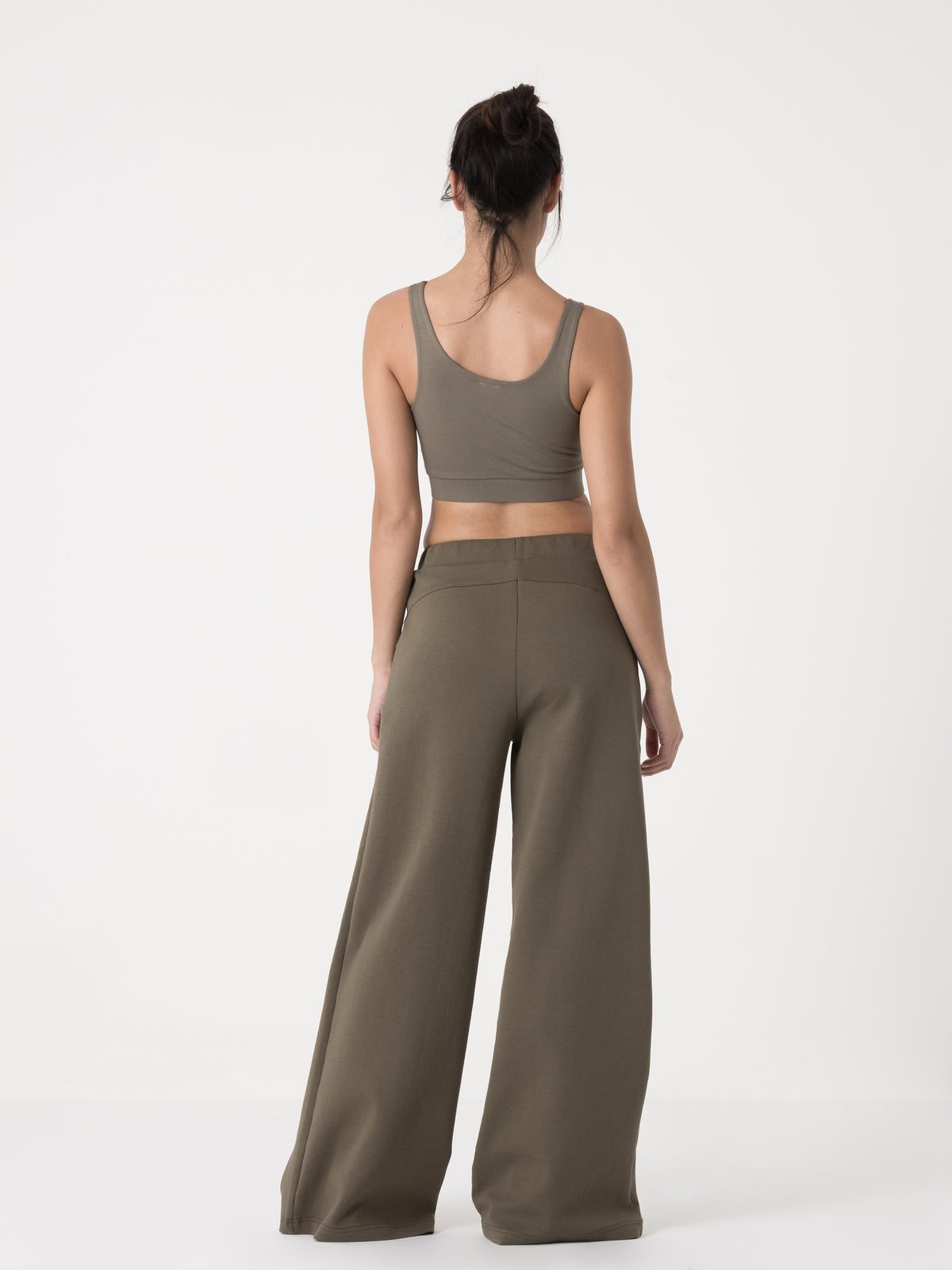 Item image: 41D275I20    Color: GQ00    
