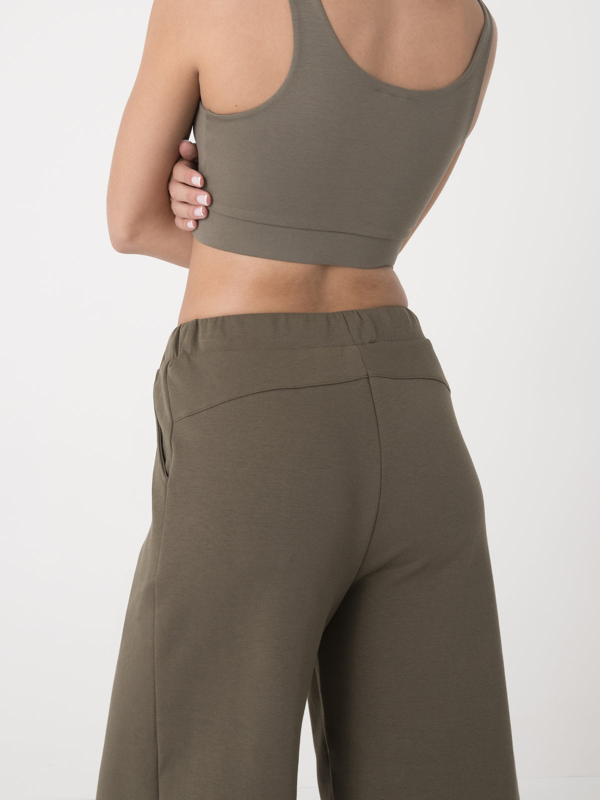 Item image: 41D275I20    Color: GQ00    